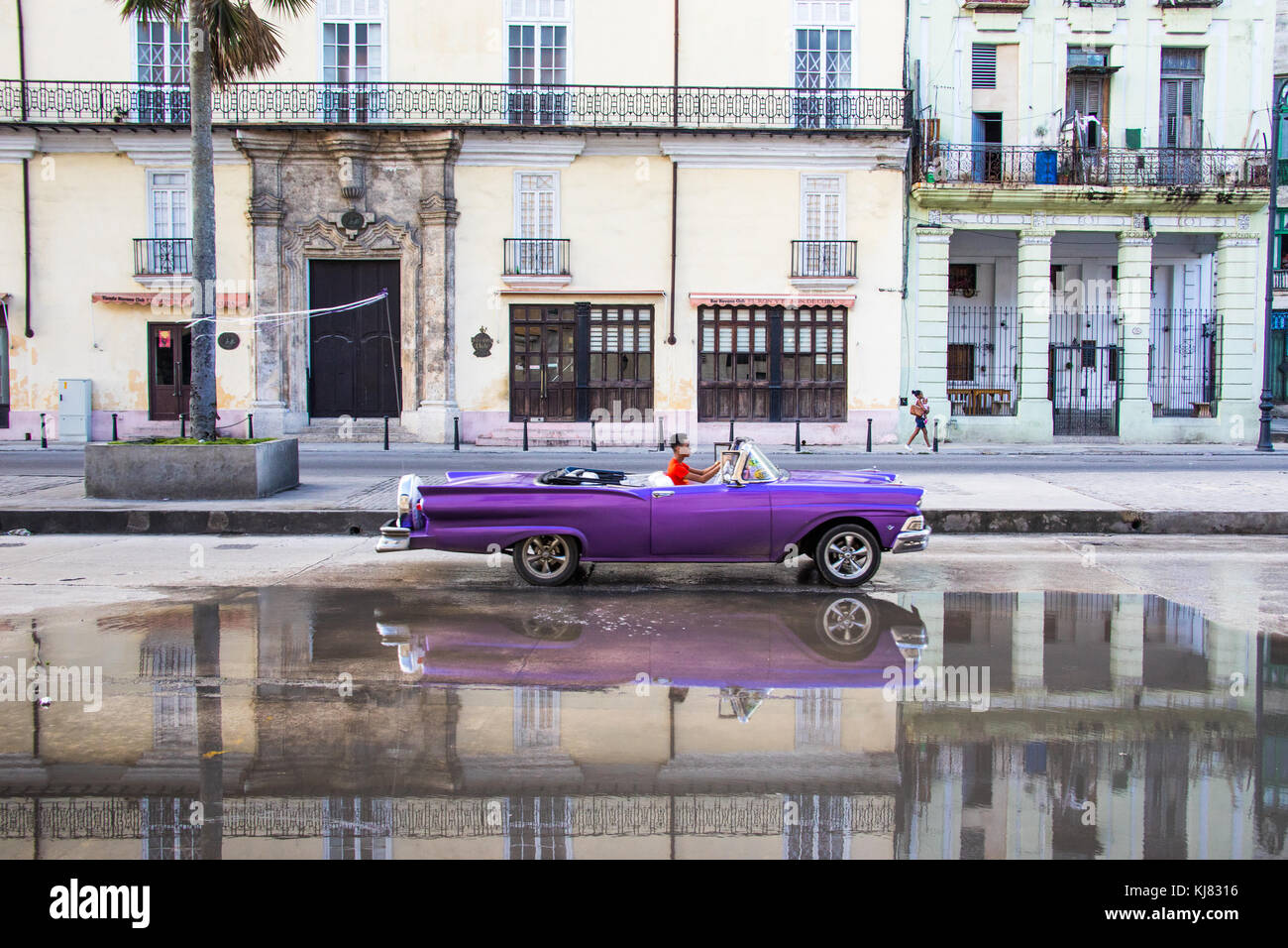Scena di strada, vintage americano auto, Old Havana, Cuba Foto Stock