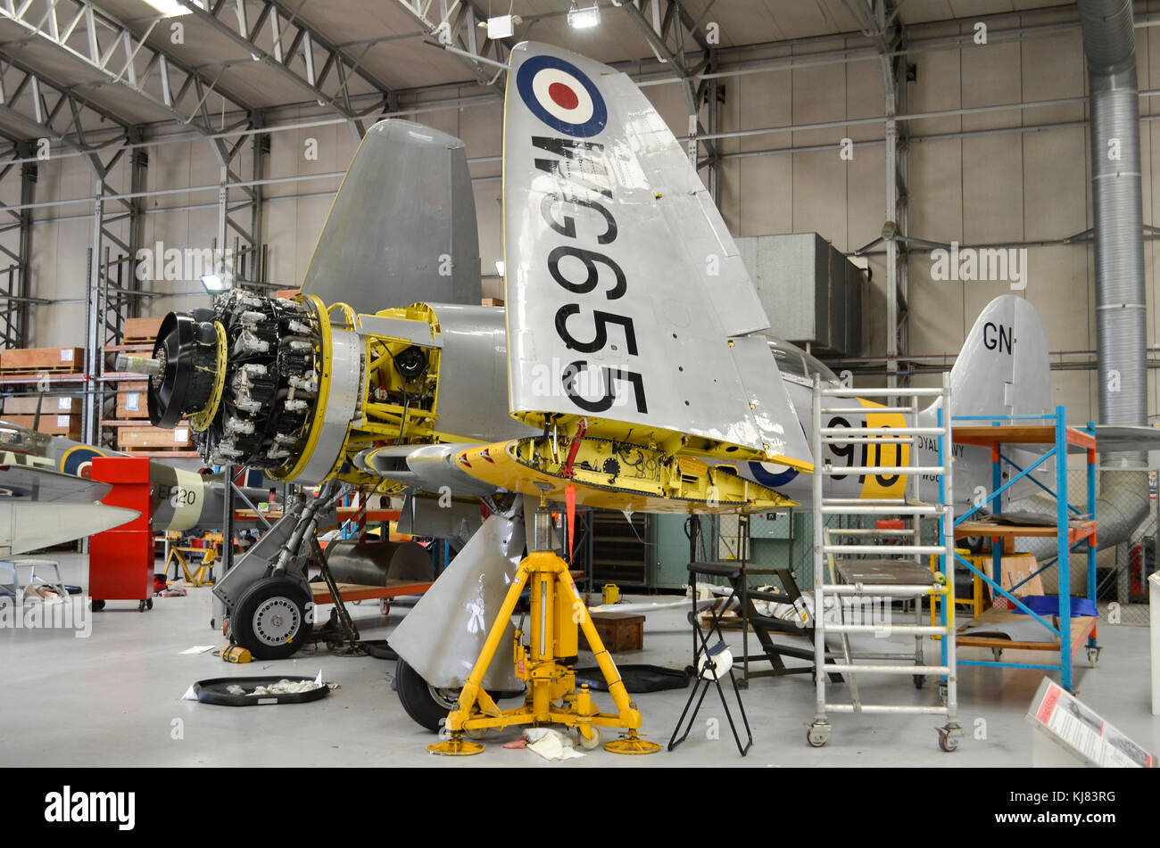 Hawker Sea Fury T.20 in fase di manutenzione, Duxford, UK. Foto Stock