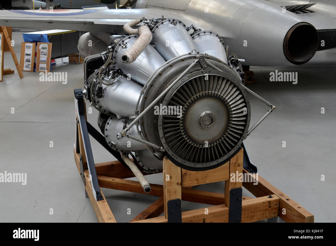 Rolls Royce Derwent 8 motore jet, Duxford, UK. Il Derwent 8 è stato uno dei  primi British i motori a getto e alimentato il Gloster Meteor Foto stock -  Alamy