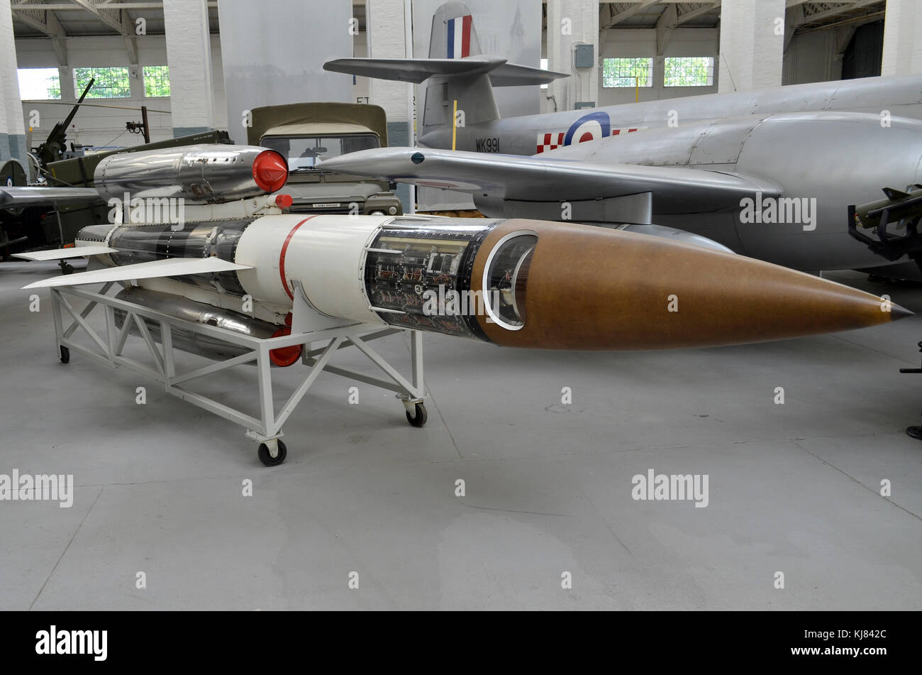 Bloodhound Missile, Duxford, UK. Questo è un inizio di Bloodhound Mk.1 restaurata con pannello trasparente per mostrare la sua guida elettronica. Foto Stock