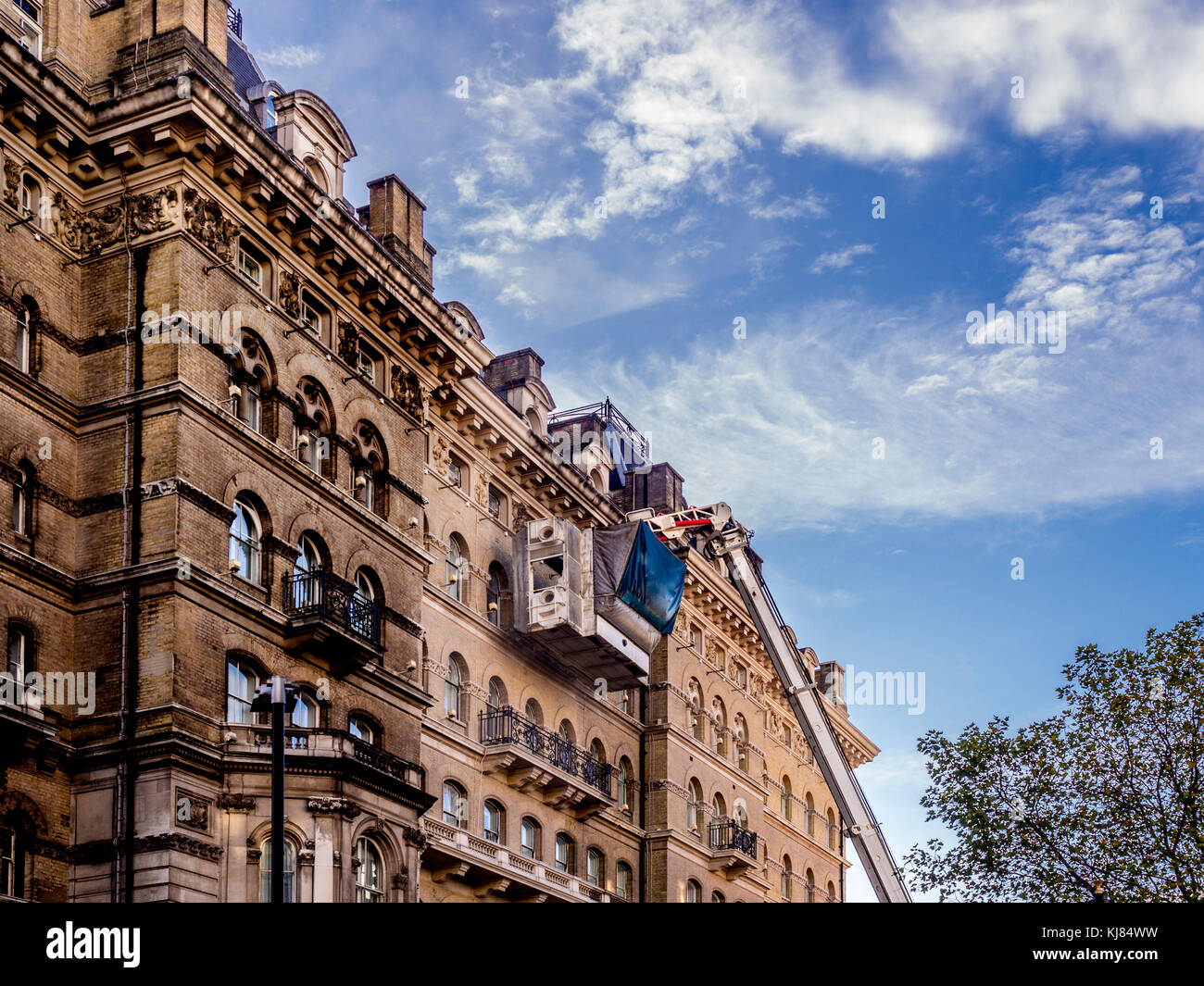 Esterno dei lavori di ristrutturazione che si svolge presso il Langham - uno dei più noti in stile tradizionale grand hotel di Londra. Foto Stock