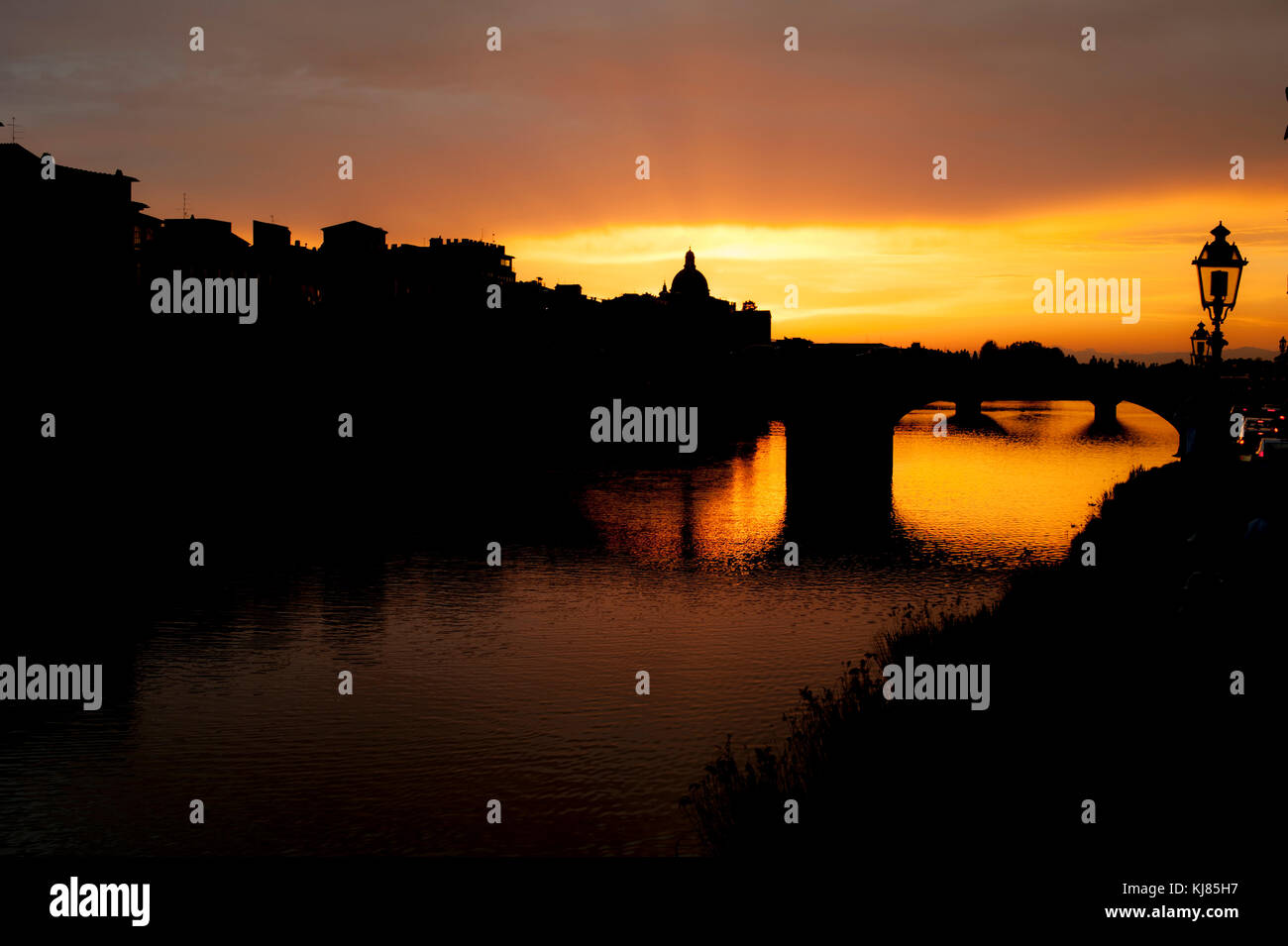 Firenze al tramonto - la magia del fiume Arno al tramonto Foto Stock