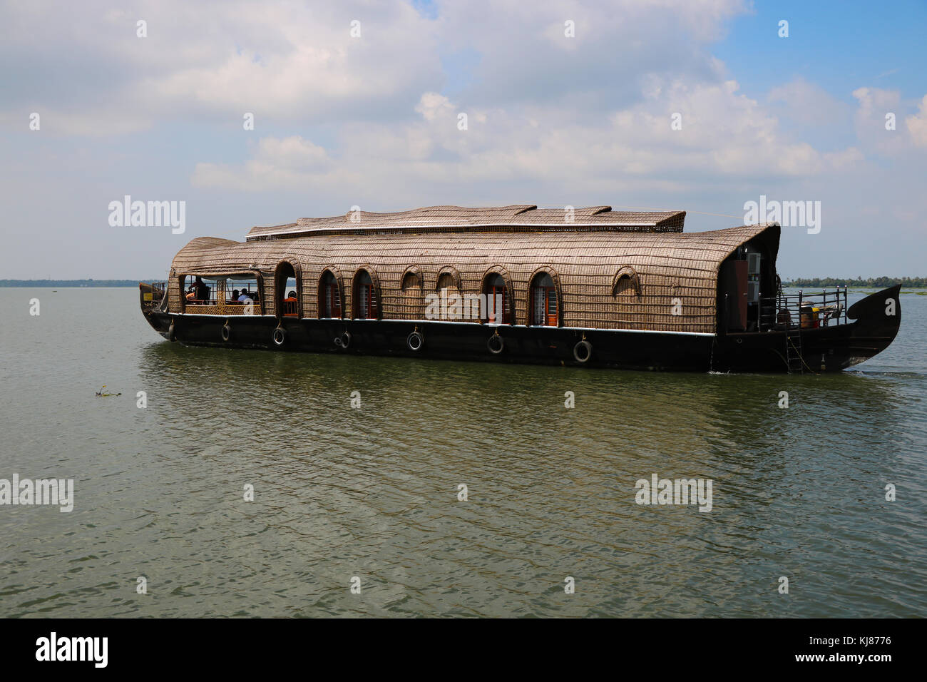Il Kerala la casa tradizionale in barca nelle backwaters Foto Stock