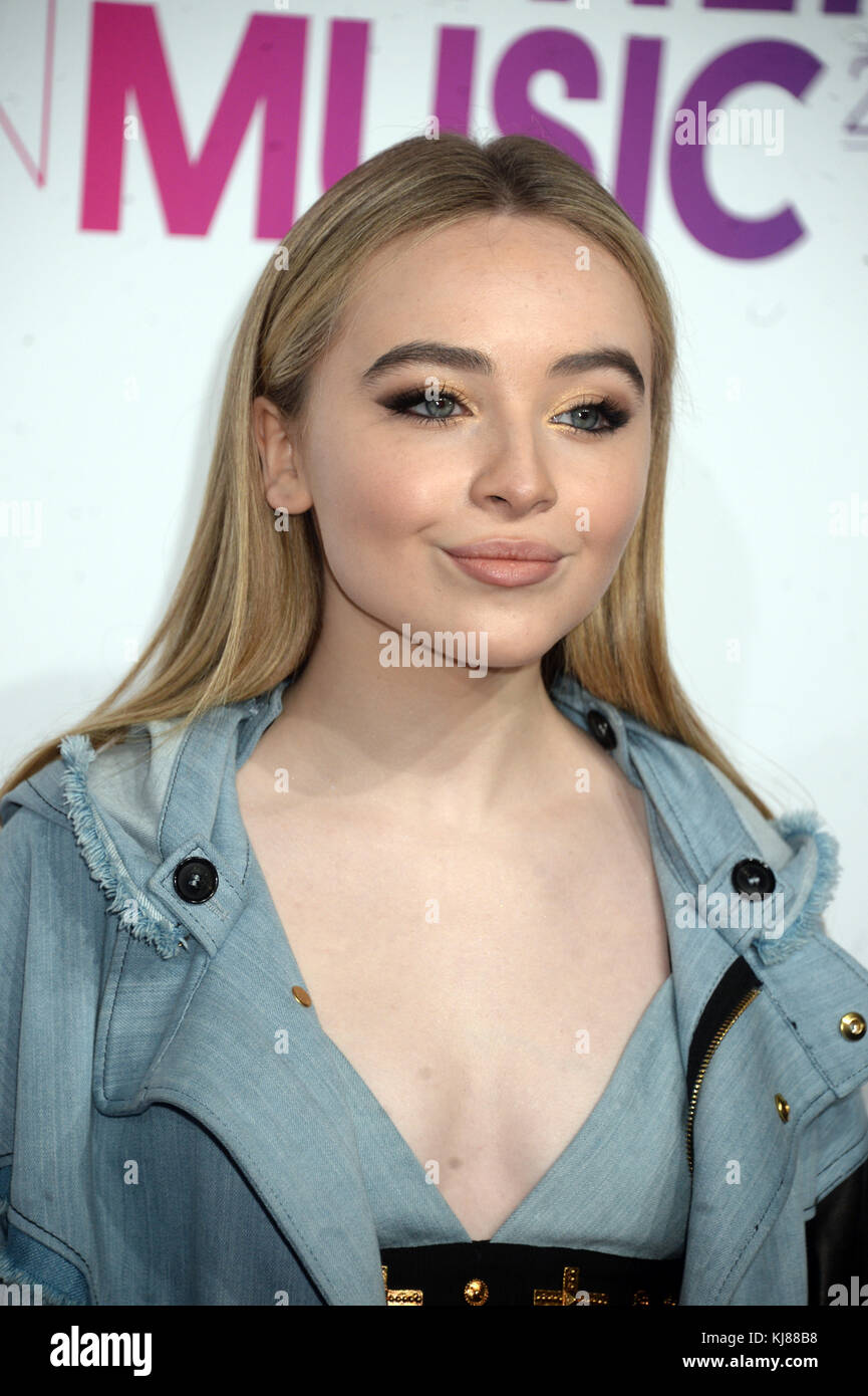 NEW YORK, NY - 09 DICEMBRE: Sabrina Carpenter partecipa a Billboard Women in Music 2016 il 9 dicembre 2016 a New York. Persone: Sabrina Carpenter Foto Stock