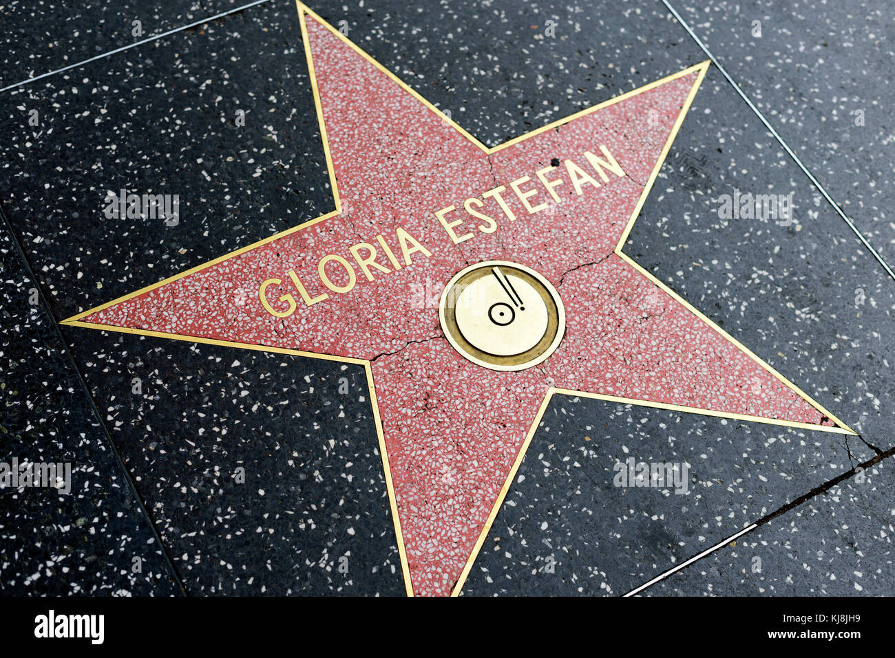 HOLLYWOOD, CA - DICEMBRE 06: Gloria Estefan star on the Hollywood Walk of Fame a Hollywood, California il 6 dicembre 2016. Foto Stock