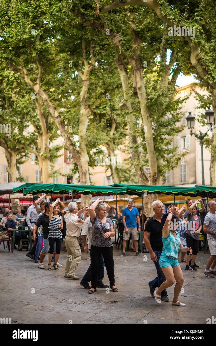 Lezione di ballo sulla strada luogo Richelmi, Aix en Provence, Francia. Foto Stock
