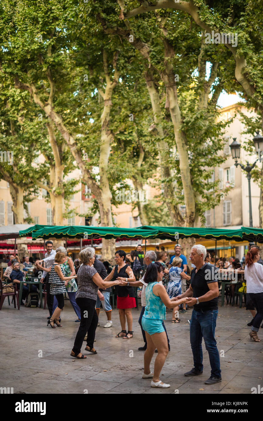 Lezione di ballo sulla strada luogo Richelmi, Aix en Provence, Francia. Foto Stock