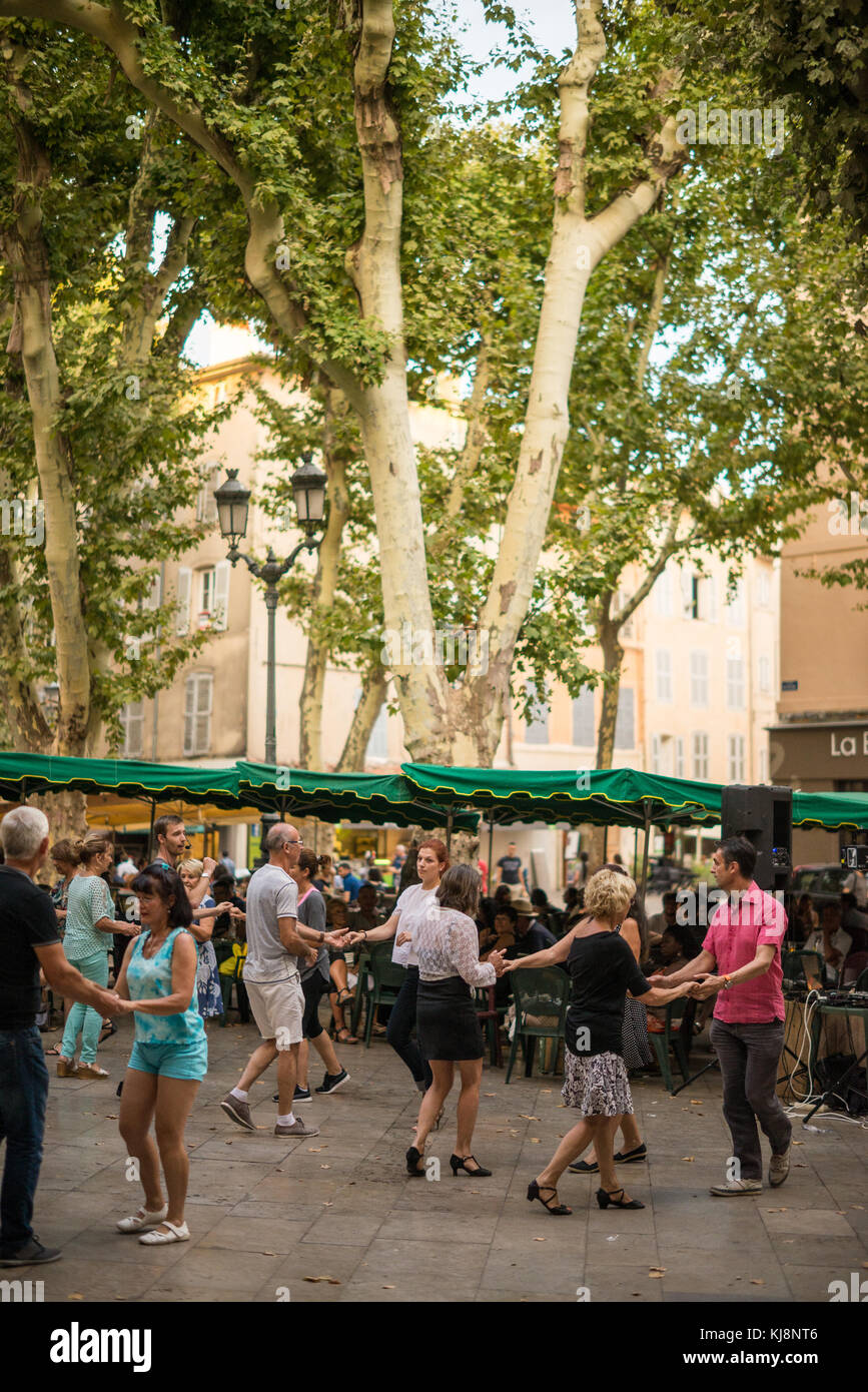 Lezione di ballo sulla strada luogo Richelmi, Aix en Provence, Francia. Foto Stock
