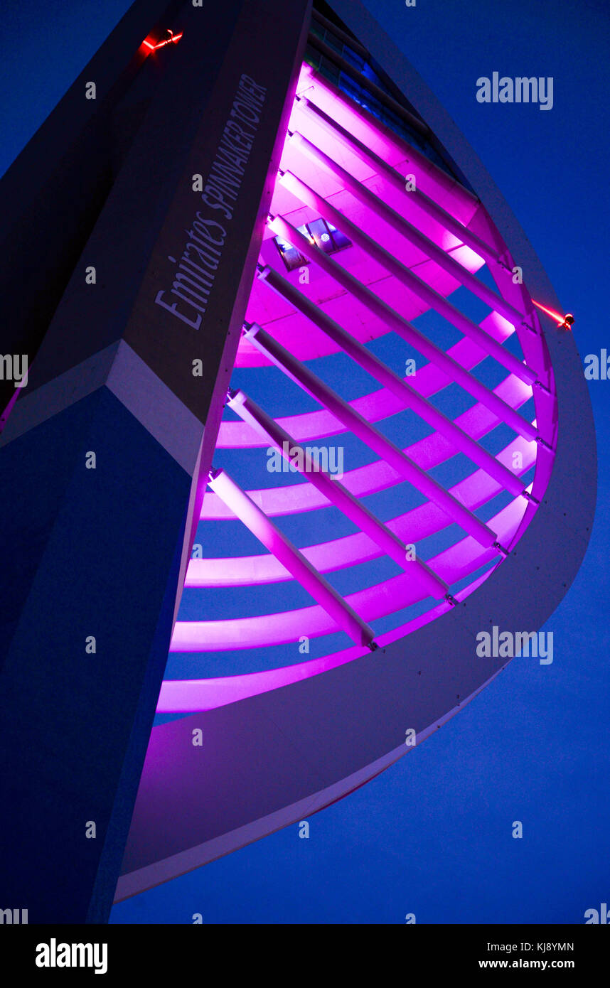Portsmouth dettaglio della Spinnaker Tower guardando dal di sotto. Foto Stock