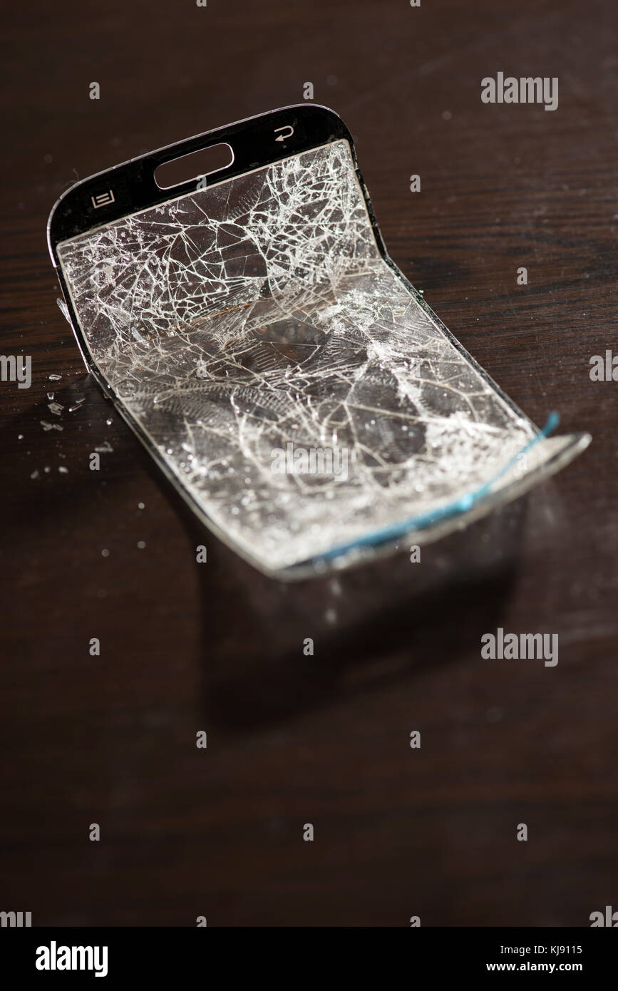 Schermo del telefono rotto immagini e fotografie stock ad alta risoluzione  - Alamy