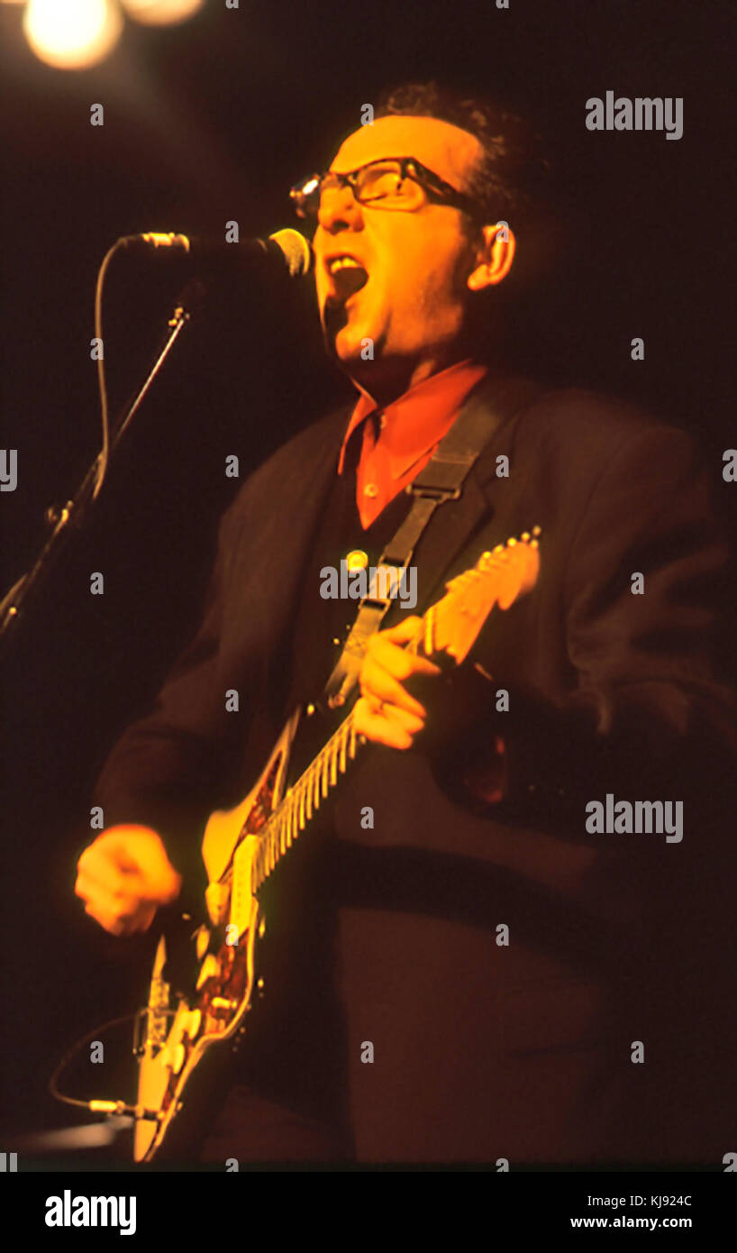 Elvis COSTELLO musicista rock inglese circa il 1994 Foto Stock