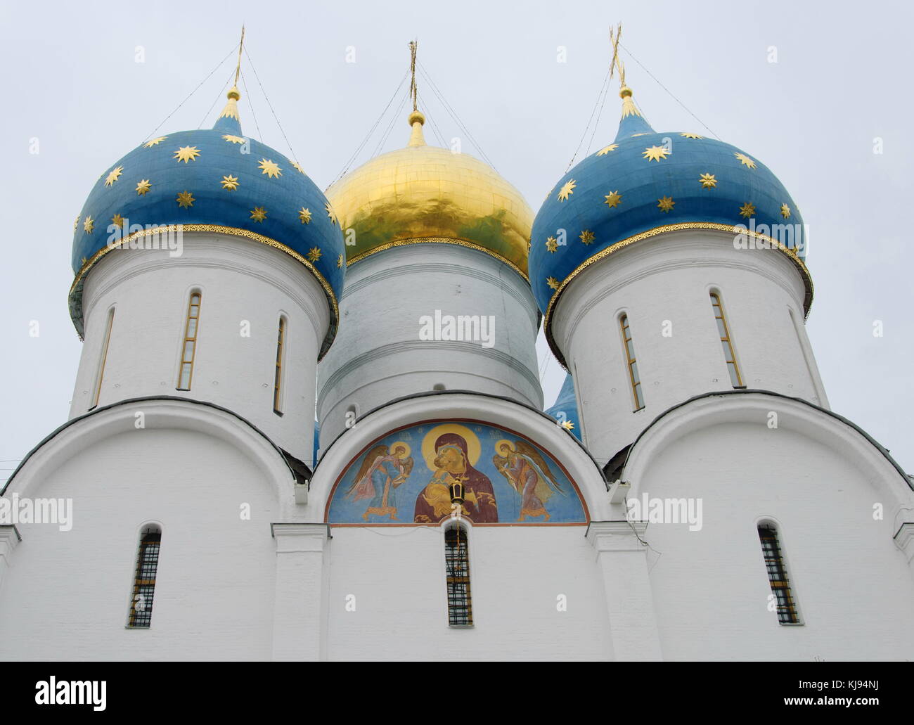 Delle cupole della cattedrale della Dormizione nella Trinità Lavra di Saiunt Sergio in Sergiev Posad, Russia Foto Stock