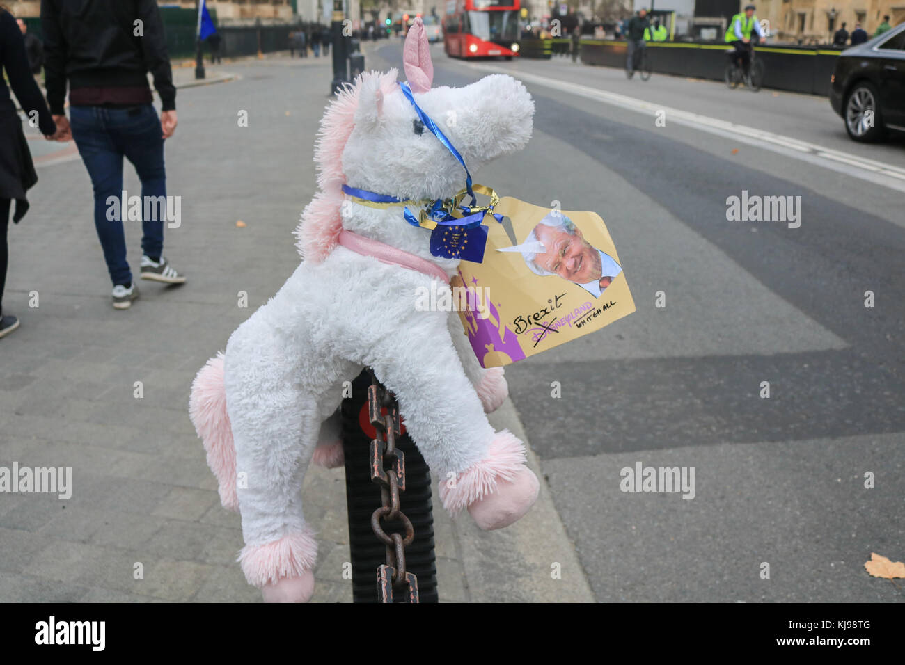 Londra, Regno Unito. 22 nov, 2017. una foto di David Davis, segretario di Stato per la chiusura dell'Unione europea da pro europe manifestanti sul bilancio credito al giorno: amer ghazzal/alamy live news Foto Stock