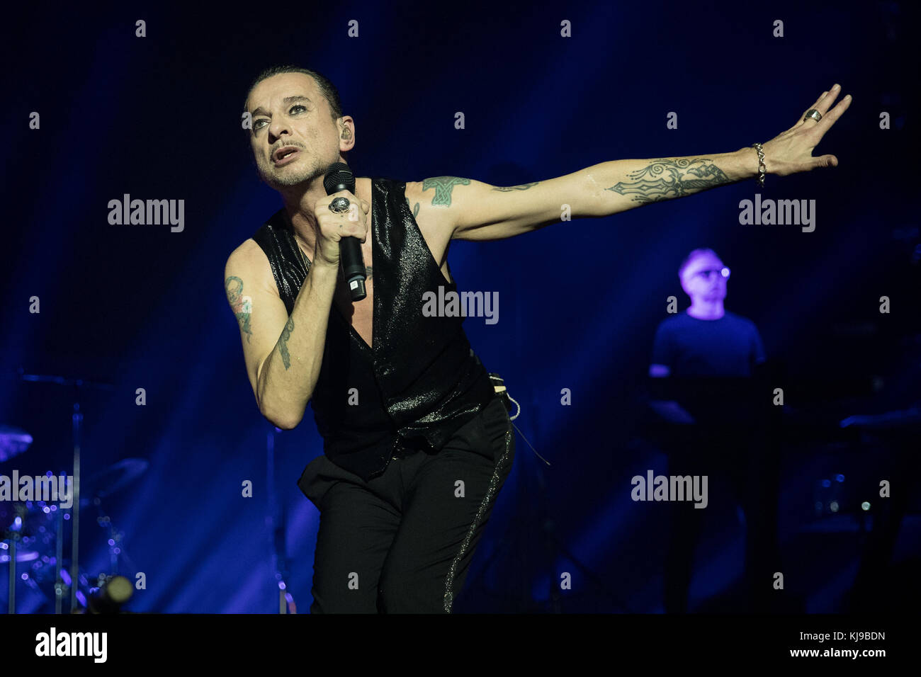 Londra, Regno Unito. 22 Novembre, 2017. Andy Fletcher e Dave Gahan dei Depeche Mode esegue all'O2 Arena di Londra, Inghilterra. Credito: Jason Richardson/Alamy Live News Foto Stock