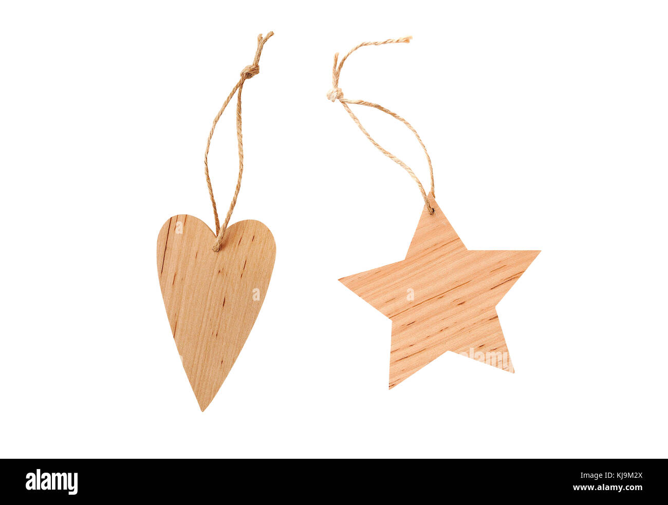 Inverno, natale e capodanno in legno albero di pino decorazione - marrone naturale stella e cuore. isolato su sfondo bianco. decor in legno. vista superiore Foto Stock