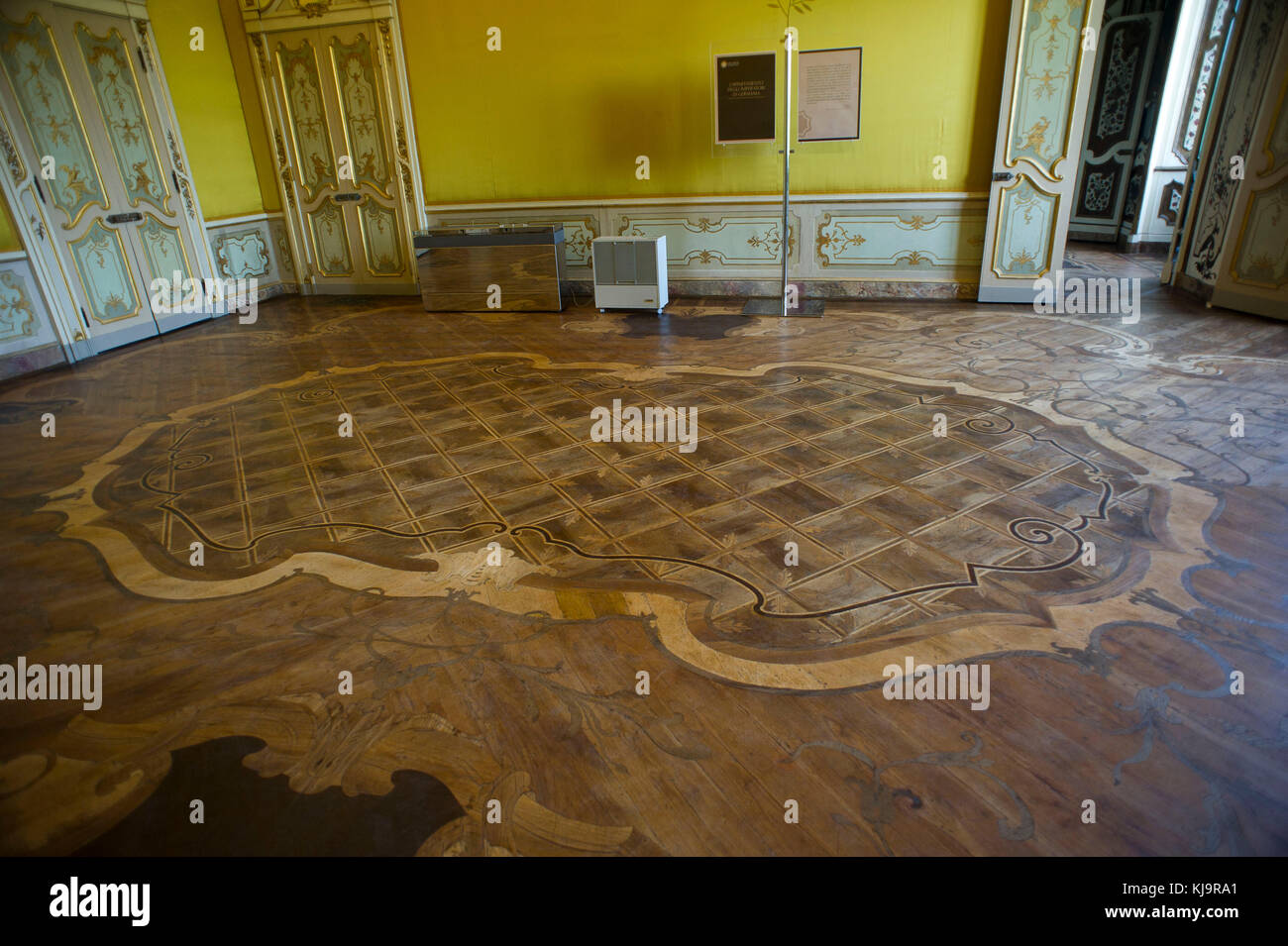 L'Italia, Lombardia, Monza, Villa Reale in stile neoclassico in interni,  appartamenti reali, ornati di pavimenti in legno Foto stock - Alamy
