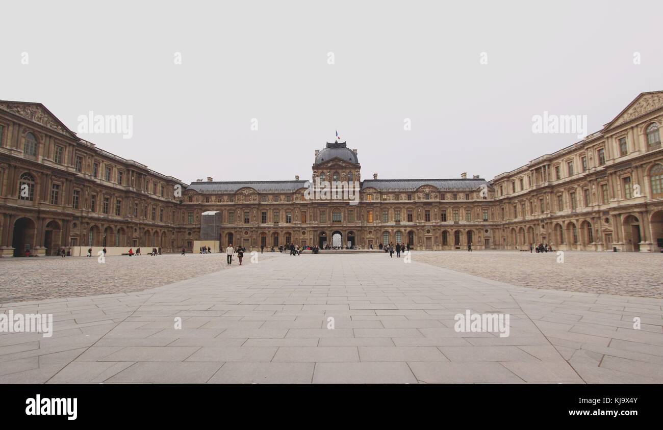 Palazzo del Louvre, Parigi - 21 nov 2008 - la facciata rinascimentale della corte square è la parte più antica del museo del Louvre Foto Stock