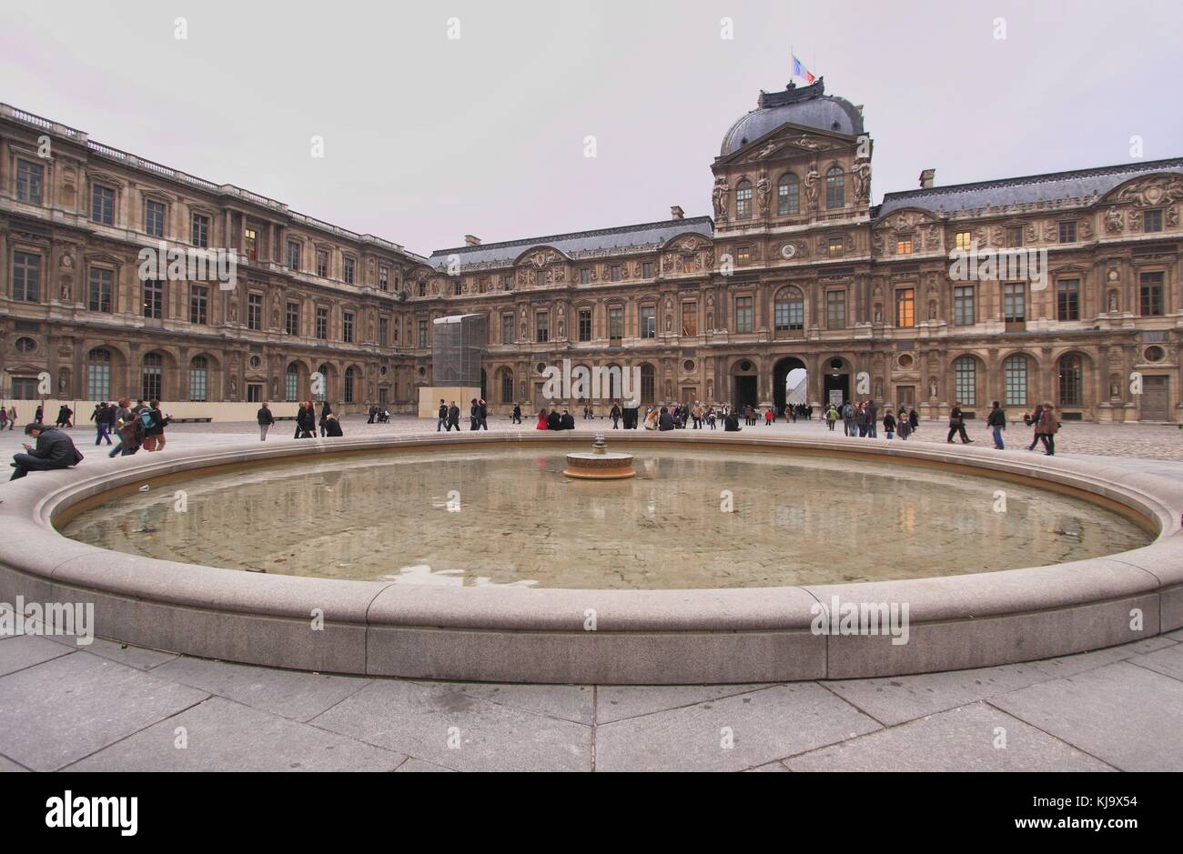 Palazzo del Louvre, Parigi - 21 novembre 2008 - la facciata rinascimentale di Piazza del Tribunale è la parte più antica del Museo del Louvre Foto Stock