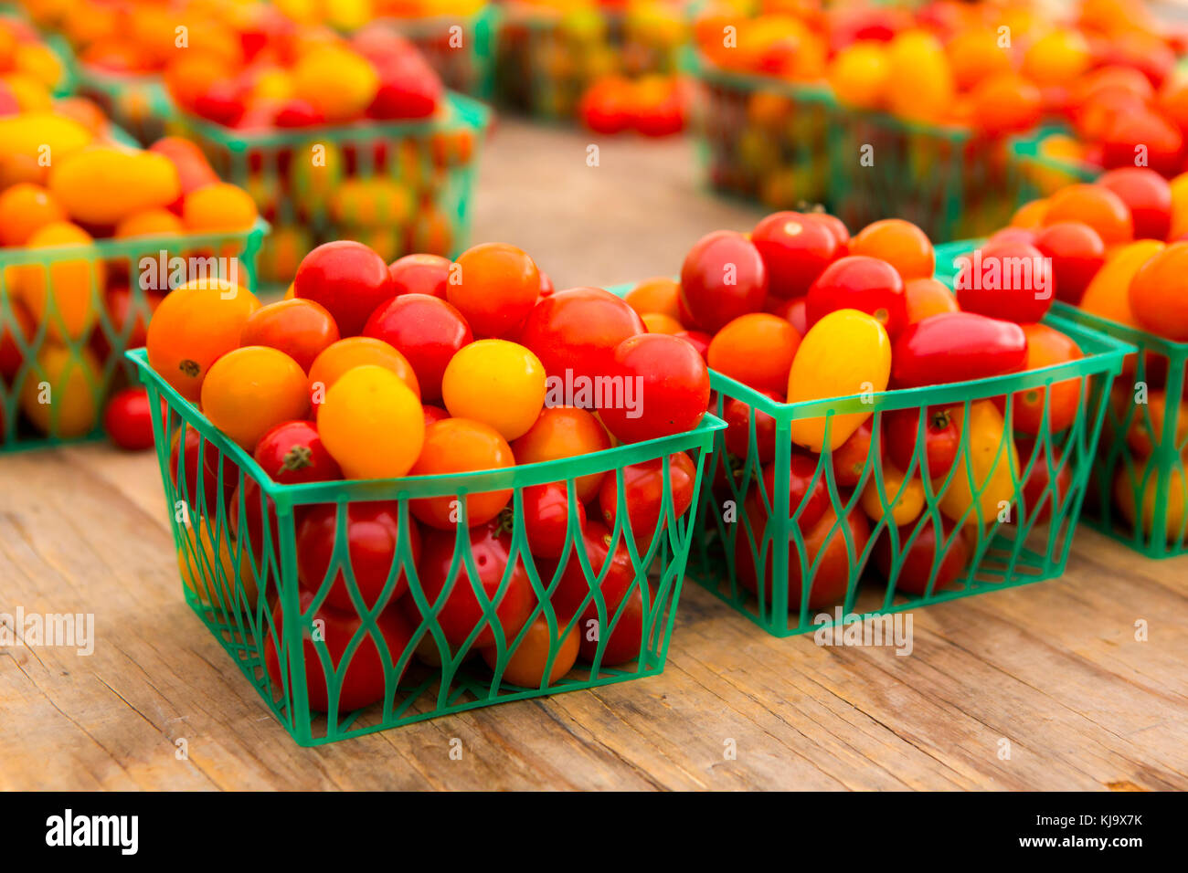 Pomodori organico da un mercato locale Foto Stock