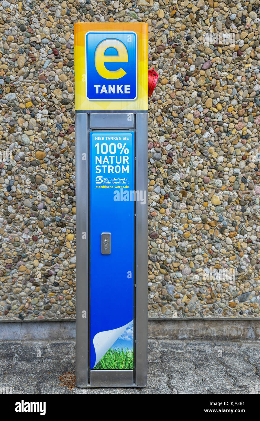 Il veicolo elettrico stazione di carica. kassel, Germania Foto Stock