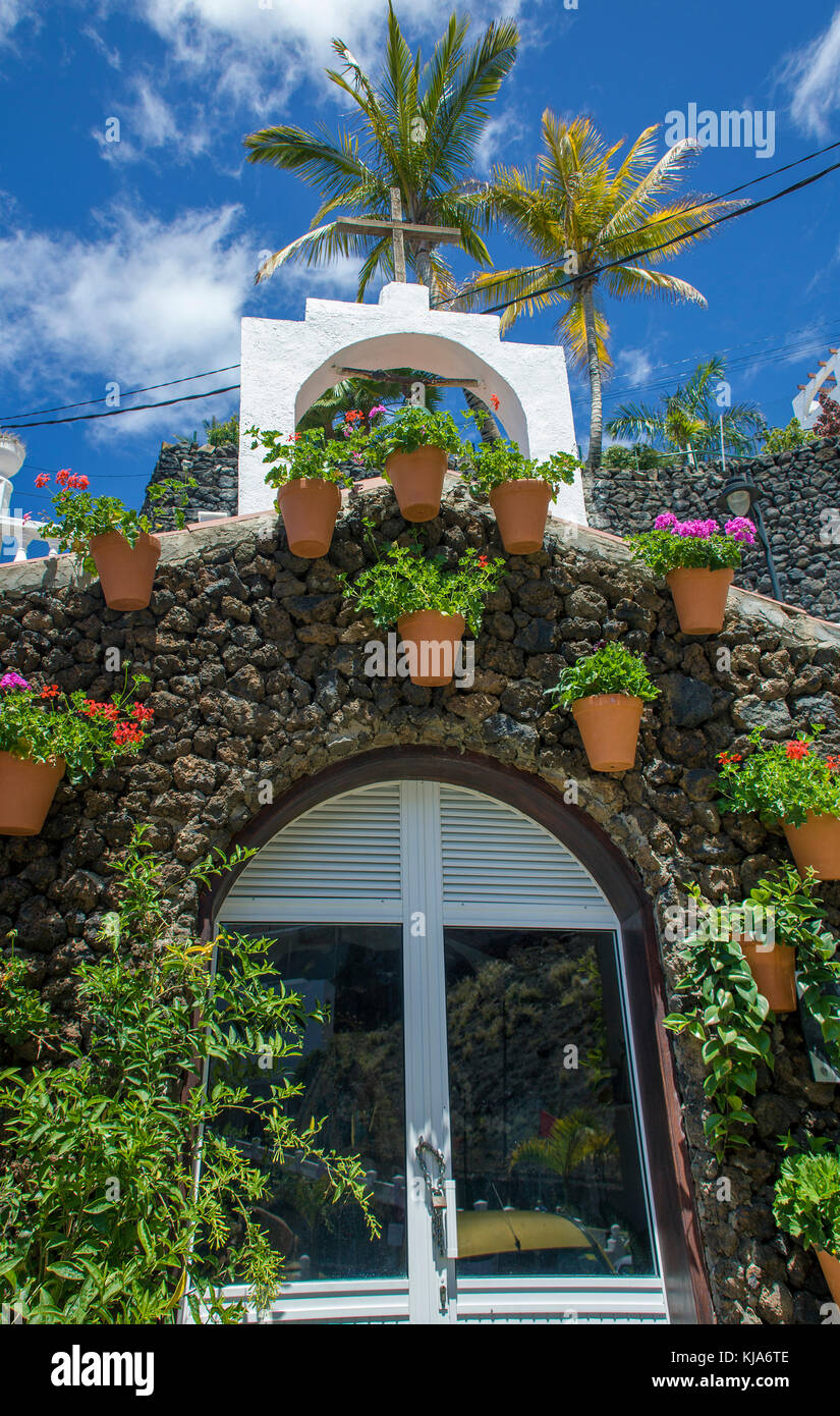 Piccola cappella fatta di pietre di lava a puerto de santiago, sito a ovest dell'isola, isola di Tenerife, Isole canarie, Spagna Foto Stock