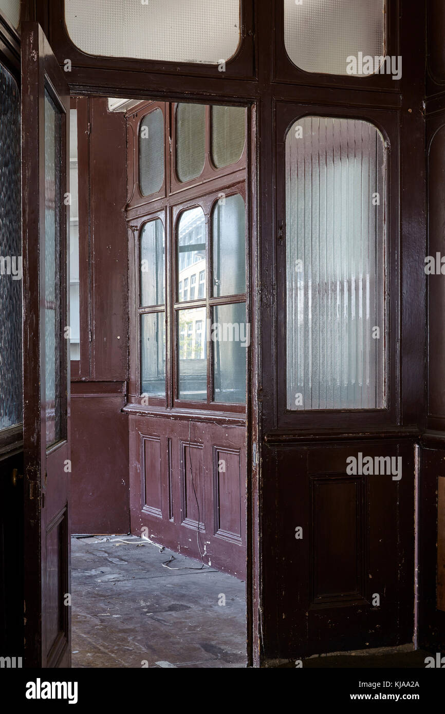 Corridoio con ingresso a office. Il Farmiloe Building, Londra, Regno Unito. Architetto: Lewis Henry Isaacs , 1886. Foto Stock