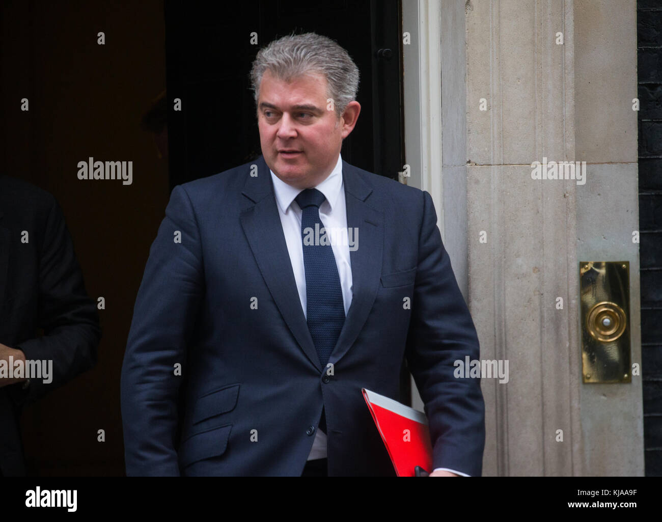 Brandon Lewis, Segretario di Stato per la politica di immigrazione e di MP per Great Yarmouth, lascia il numero 10 di Downing Street Foto Stock
