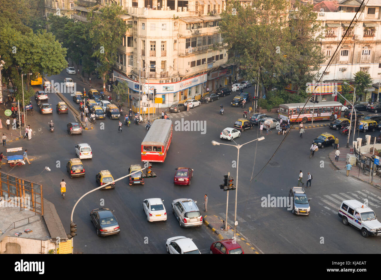 Vista aerea del traffico nel centro di Mumbai Foto Stock