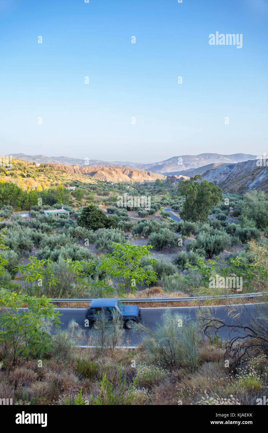 Tutte le ruote si arrampica sopra la valle alpujarran Lecrin, Granada, Spagna Foto Stock