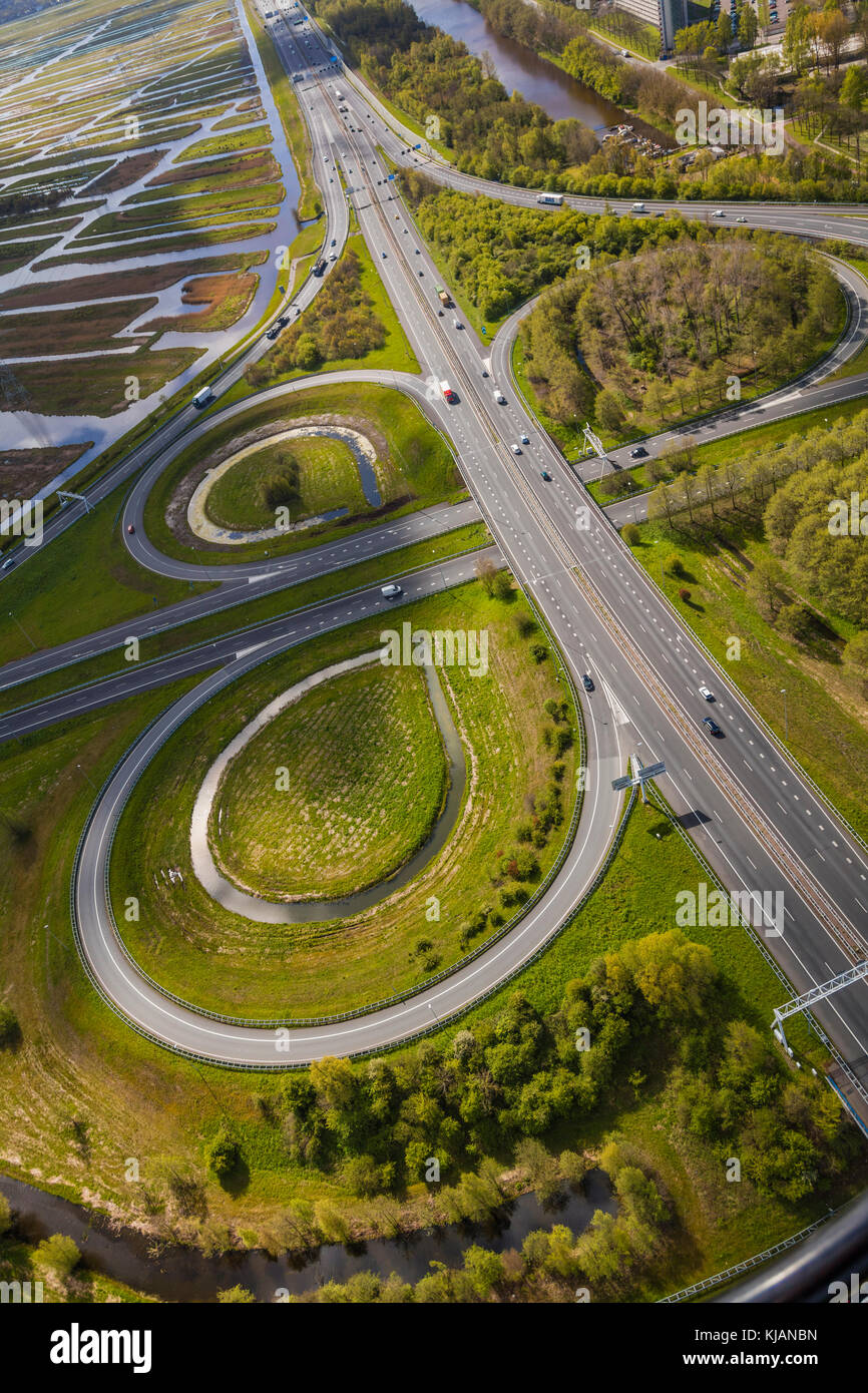 Vista aerea di incroci stradali, nei pressi di amsterdam, Paesi Bassi Foto Stock