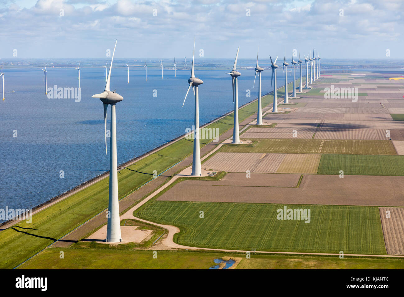 Vista aerea di turbine eoliche, North Holland, Paesi Bassi Foto Stock