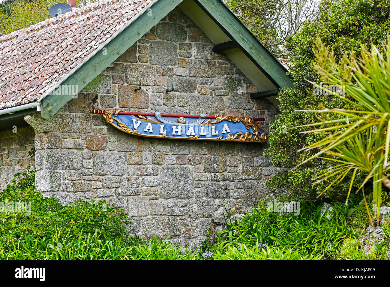 Un segno di amministrazione per il Valhalla Museum a Tresco Abbey giardino, Tresco, isole Scilly, England, Regno Unito Foto Stock