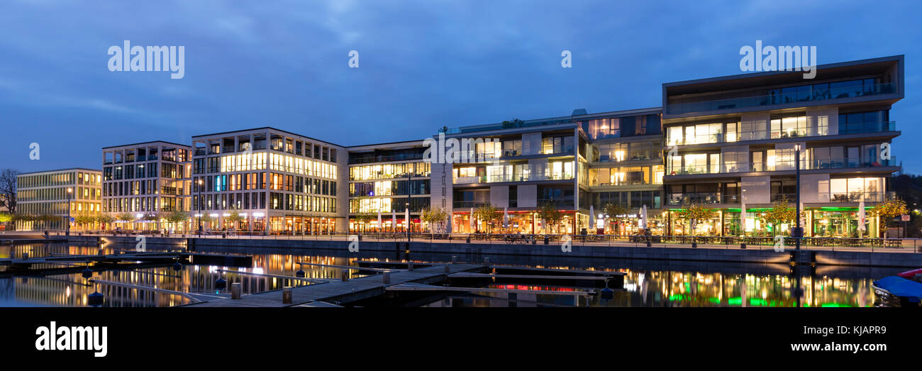 Ufficio moderno presso il lago di Phoenix, hoerde, Dortmund, RENANIA DEL NORD-VESTFALIA, Germania, Europa Foto Stock