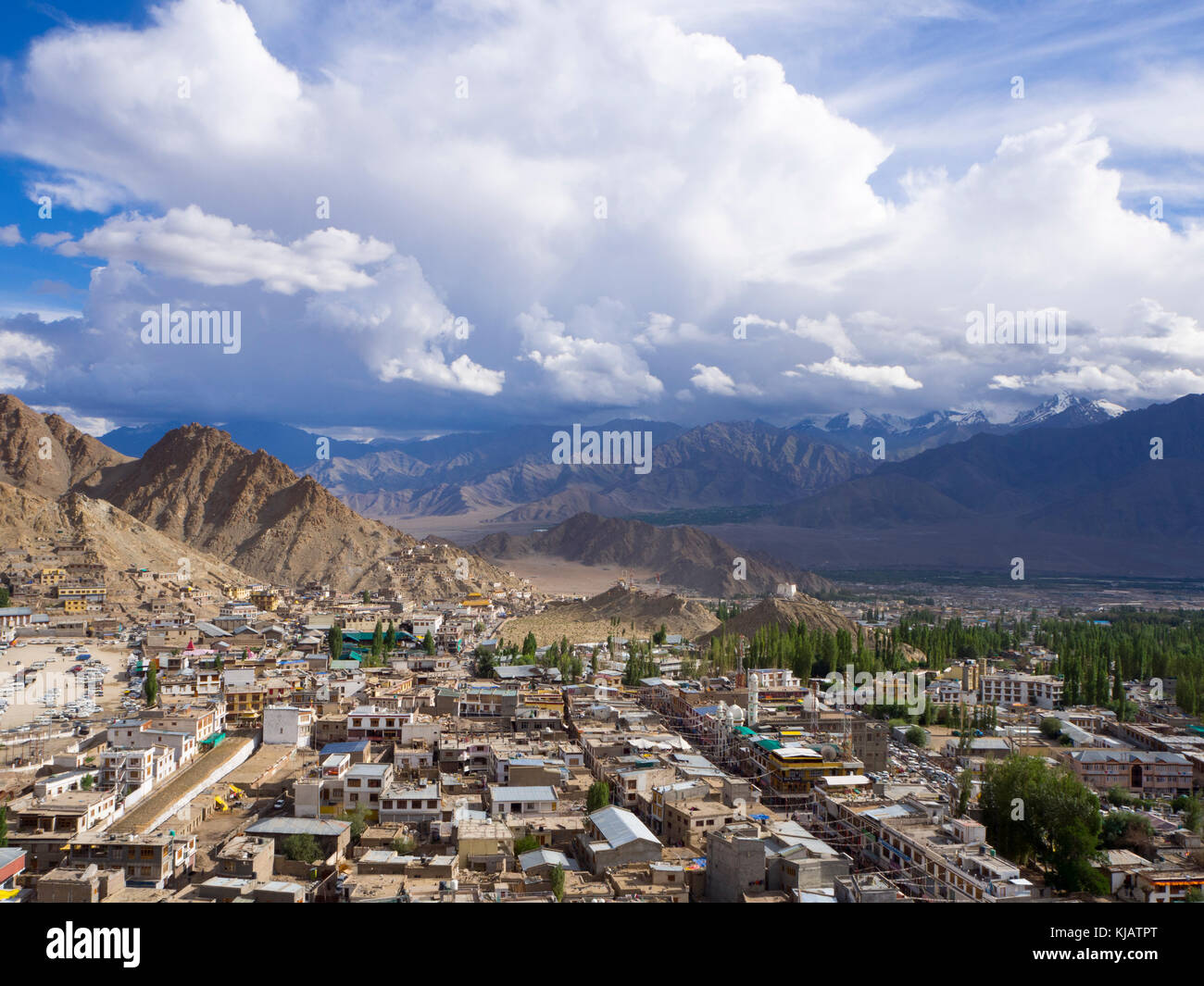 Città vista sui tetti di Leh Ladakh India Foto Stock