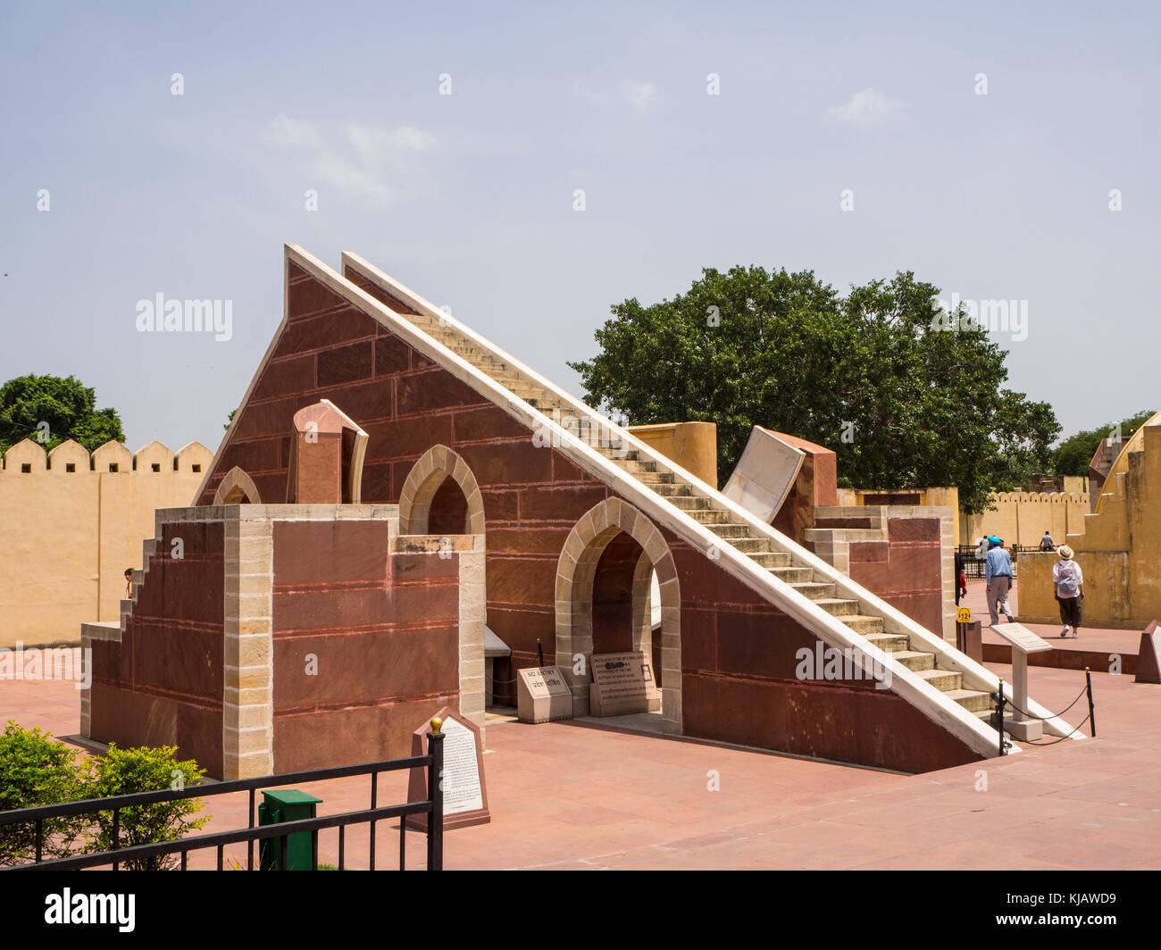Una vecchia struttura astronomico - Jaipur Rajastan India Foto Stock