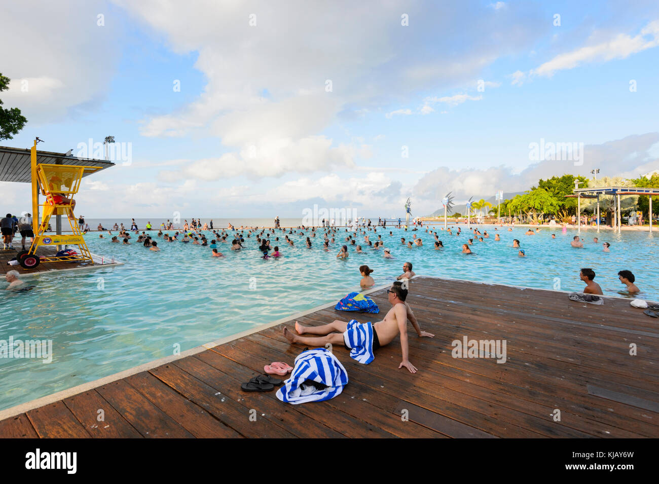 Una classe di Aqua Zumba presso la laguna sulla spianata, Cairns, estremo Nord Queensland, FNQ, QLD, Australia Foto Stock