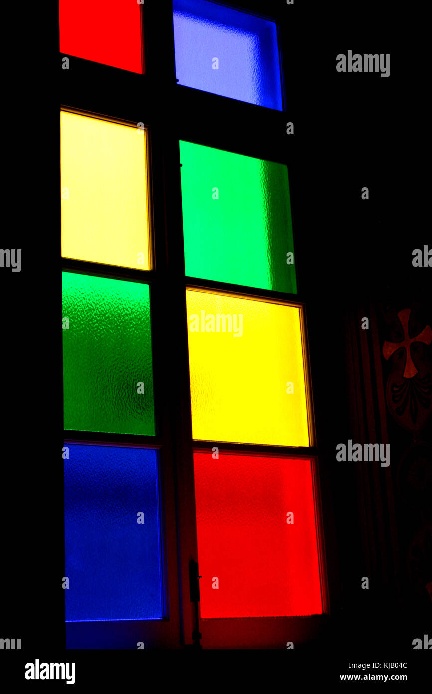 Una finestra in ayios nikolaos chiesa in Ermoupolis, SIROS, CICLADI Foto Stock