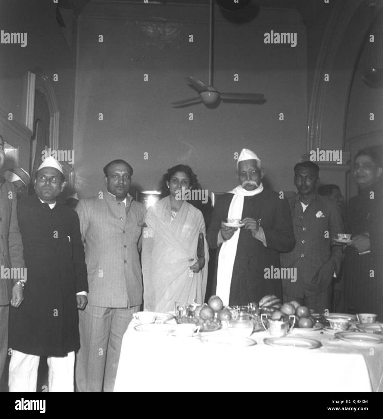 Gli ospiti ad una cena durante il Sardar Patel della visita in Nagpur Foto Stock