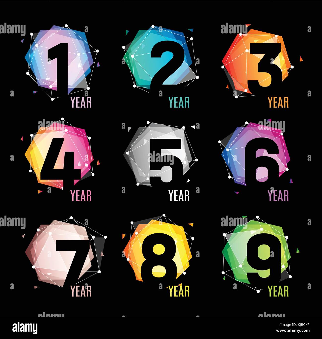 I numeri in un geometrico astratto e colore forma cosmica da triangoli poligonali e poligoni logo su sfondo nero. illustrazione vettoriale. Illustrazione Vettoriale
