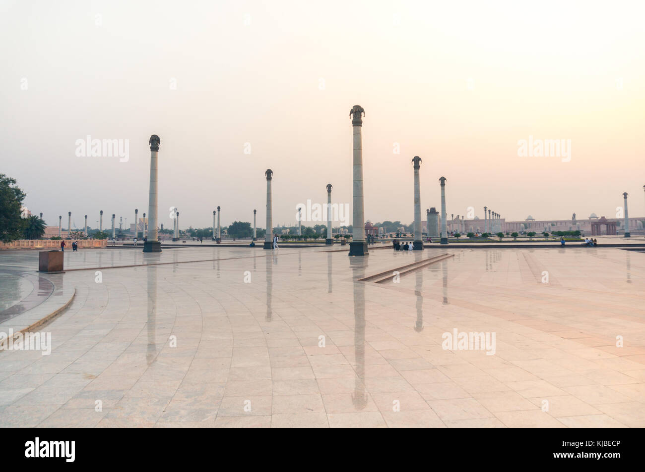 Pilastri depecting elefanti a Ambedkar Park Foto Stock