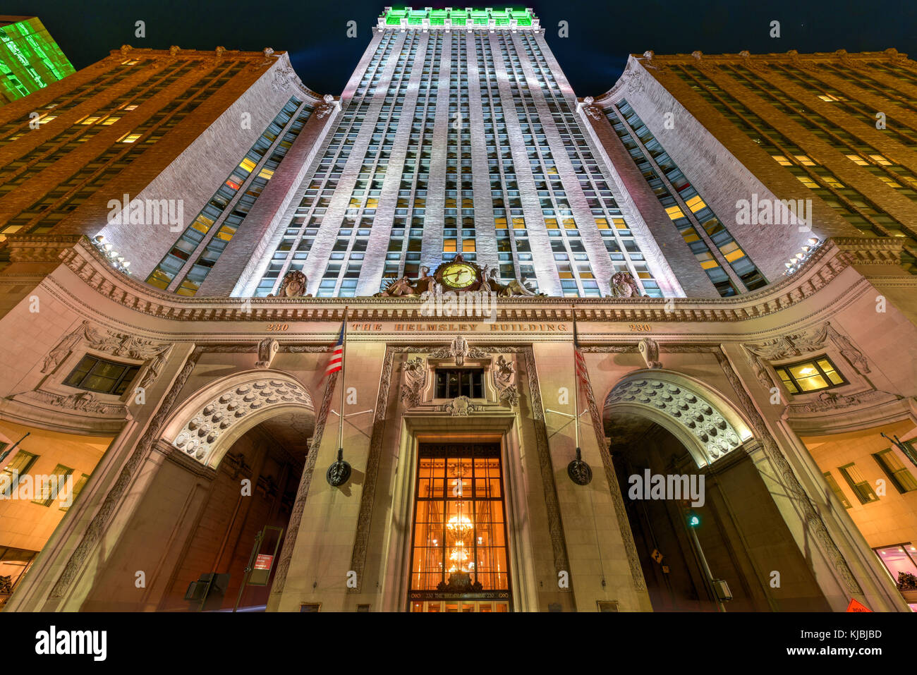 New York City - 8 novembre 2015: l'Helmsley Building a new york, ny di notte. il 35 piani è il più alto in grand central terminal c Foto Stock