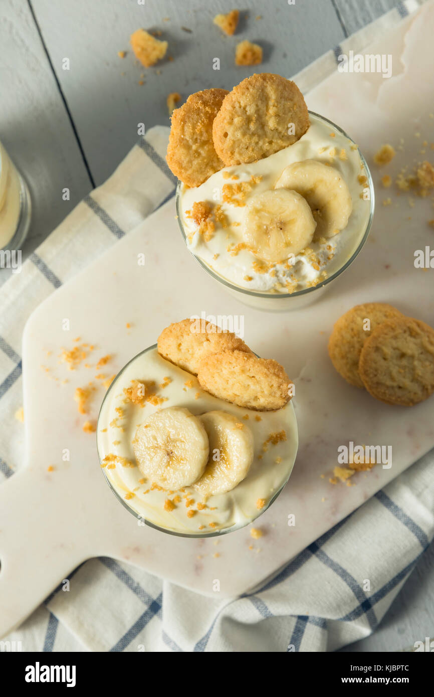 Dolci fatti in casa il budino di banana con wafer alla vaniglia Foto Stock