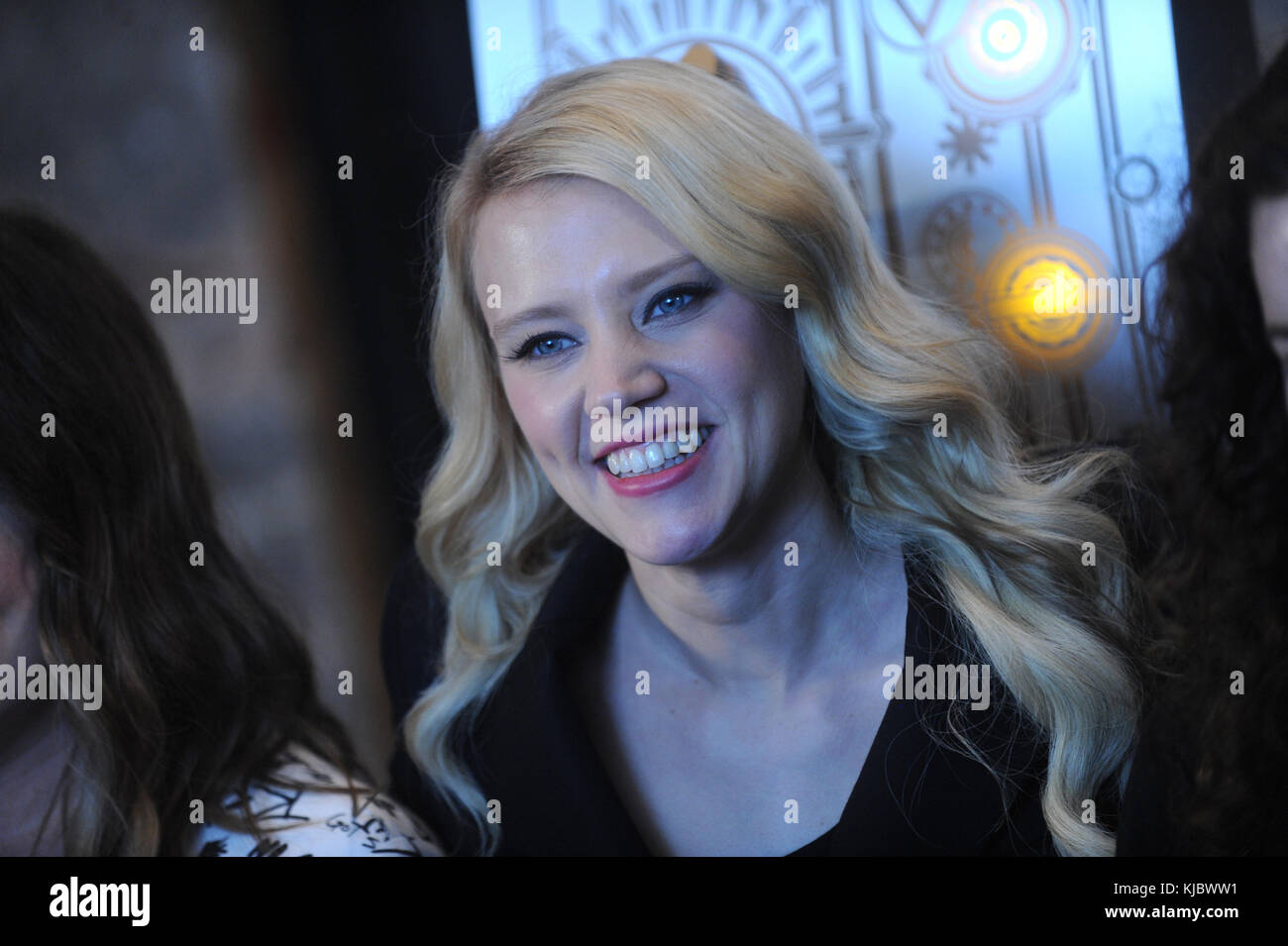 NEW YORK, NY - 12 LUGLIO: Paul Feig, Melissa McCarthy, Kate McKinnon, Leslie Jones e Kristen Wiig visitano l'Empire State Building all'Empire State Building il 12 luglio 2016 a New York. Persone: Kate McKinnon Foto Stock