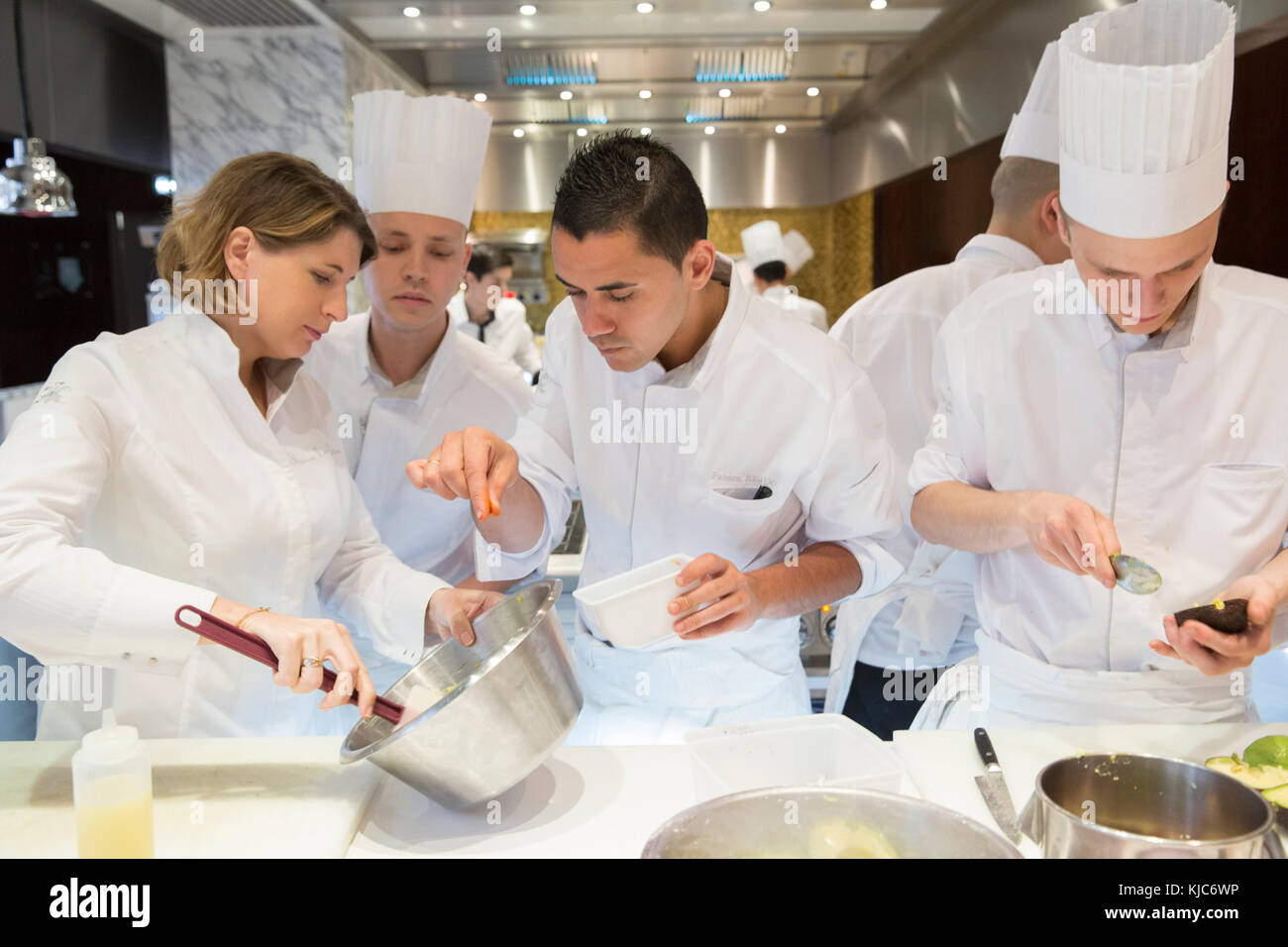 Il ristorante la scena a hotel le Prince de Galles a Parigi, cuoco: Stéphanie le querec Foto Stock