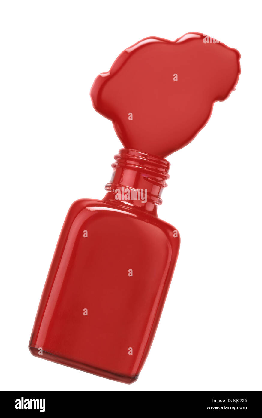 Rosso smalto per unghie bottiglia riversarsi su sfondo bianco. tracciato di ritaglio Foto Stock