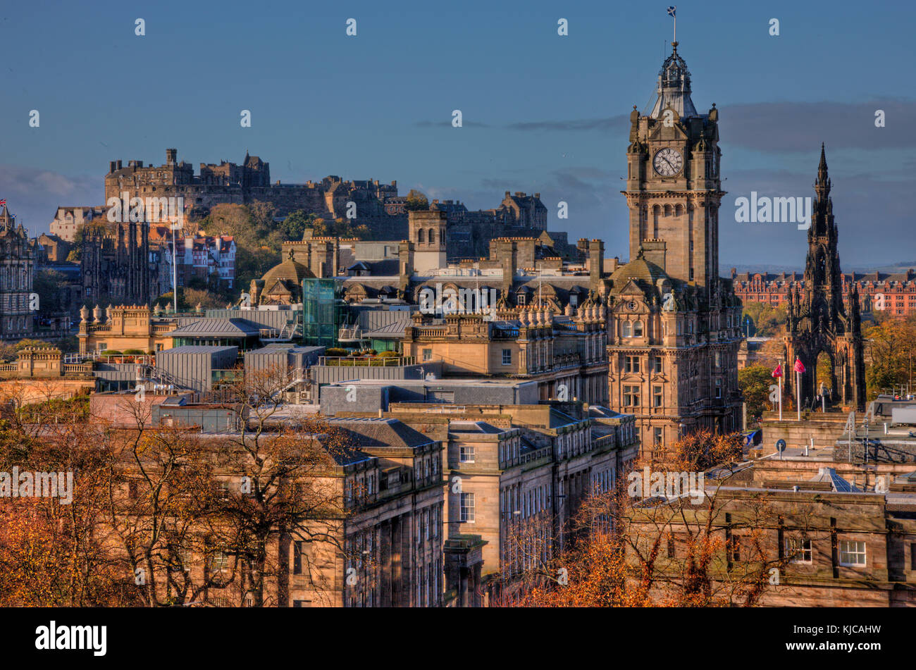 Autunno vista verso la città di Edimburgo dal Carlton Hill, Lothian Foto Stock