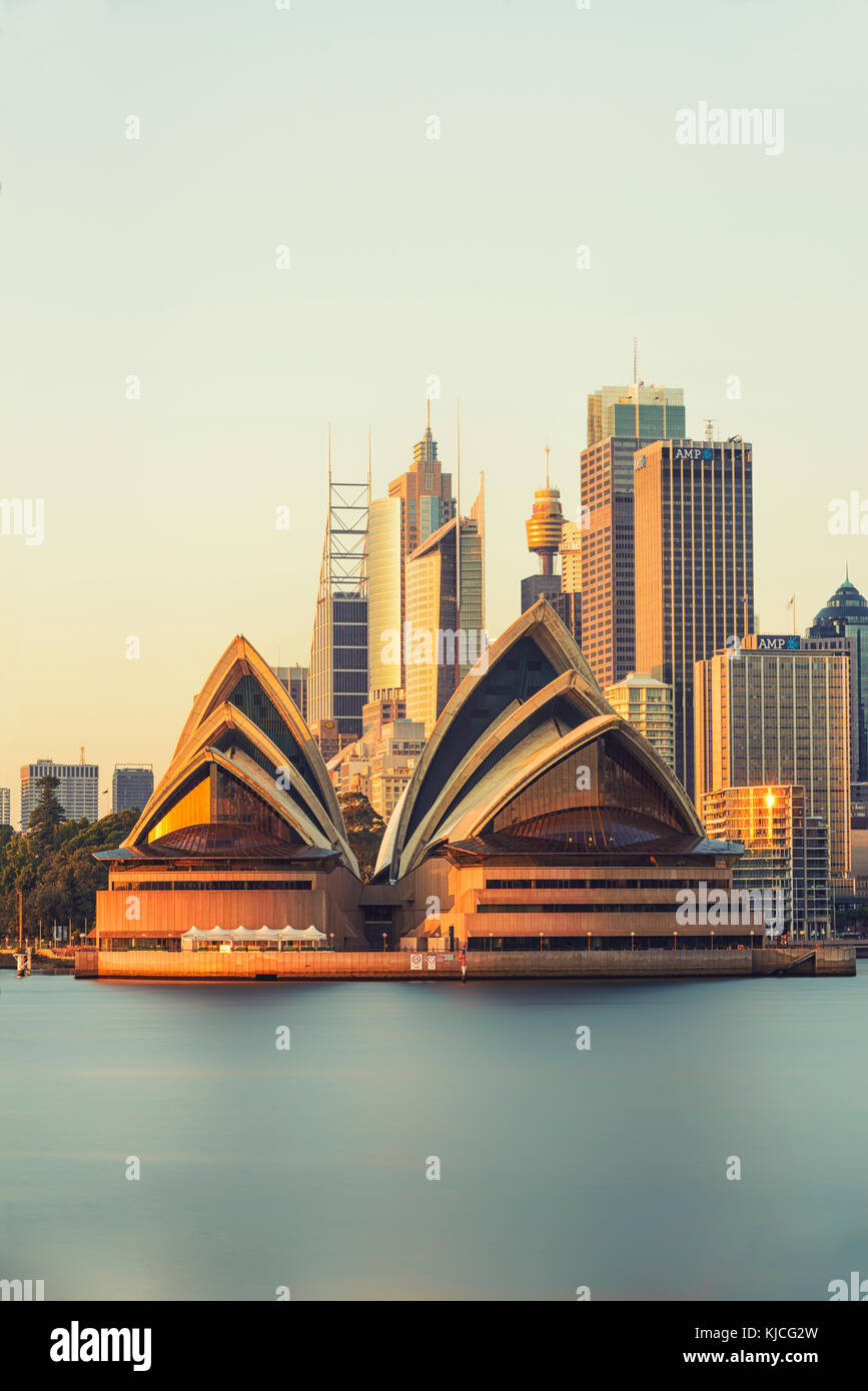 Sydney Opera House di Sunrise, Kirribilli, Sydney, Nuovo Galles del Sud (NSW), Australia Foto Stock