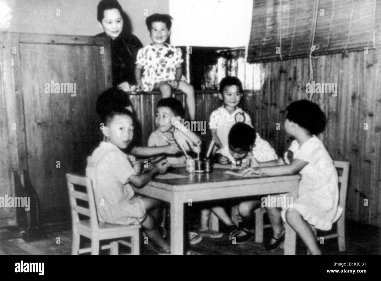Soong Ching Ling e bambini Foto Stock