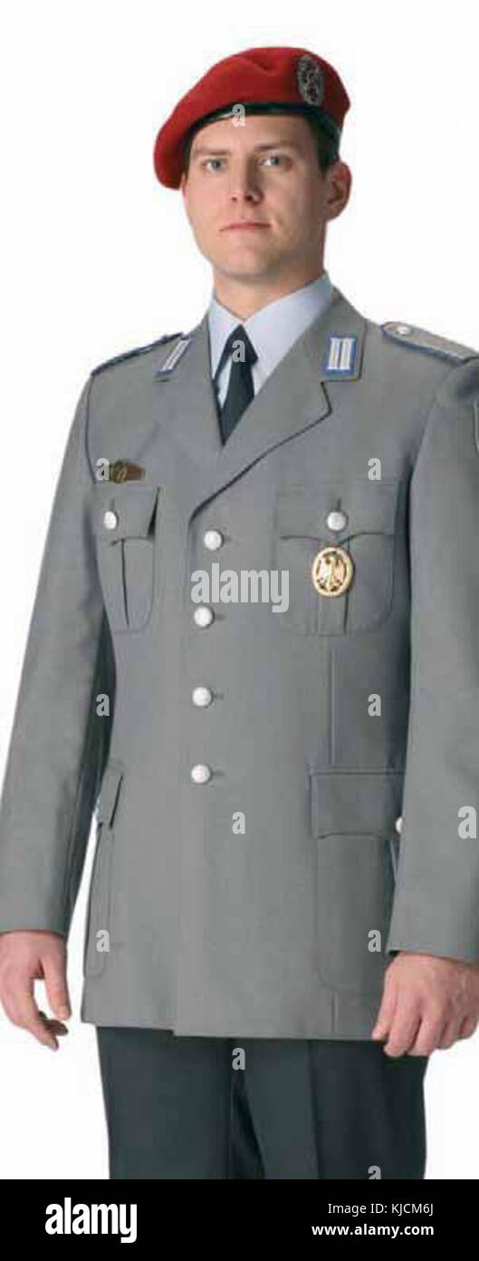 Questo titolo si riferisce a un'immagine in bianco e nero di un'uniforme militare (Dienstanzug) indossata da un membro della Heer, l'esercito tedesco. La fotografia può mostrare abiti militari di uno specifico periodo storico. Foto Stock Questo titolo si riferisce a un'immagine in bianco e nero di un'uniforme militare (Dienstanzug) indossata da un membro della Heer, l'esercito tedesco. La fotografia può mostrare abiti militari di uno specifico periodo storico. Foto Stock