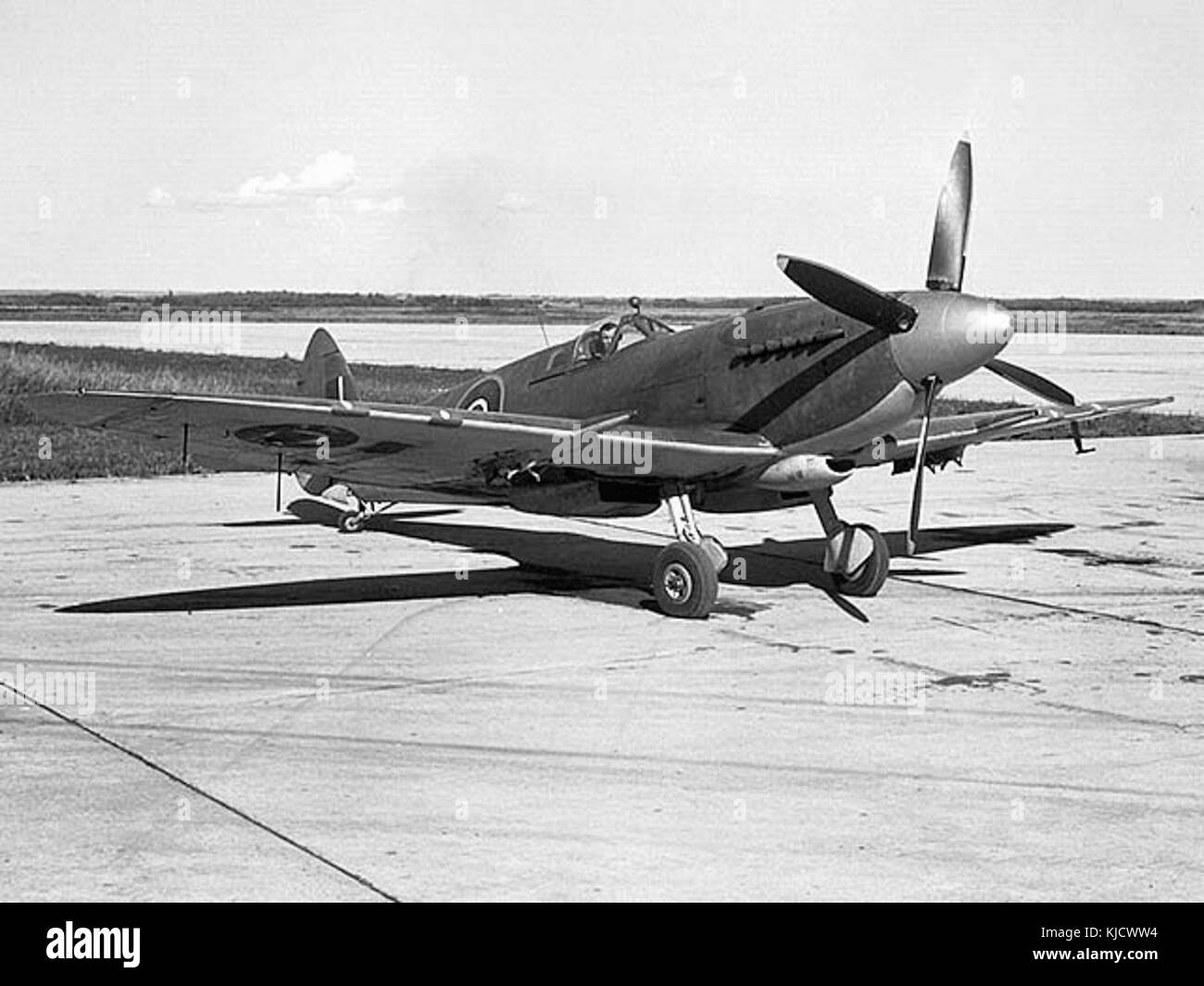 Seafire 1761 si riferisce ad un aereo militare, noto per il suo ruolo durante la seconda guerra mondiale. Era un aereo da caccia basato su portaerei utilizzato dalla Royal Navy, rinomato per la sua versatilità nelle operazioni di combattimento. Foto Stock